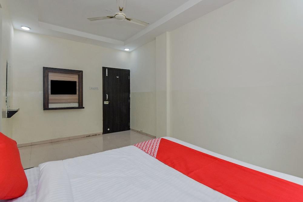 OYO 23697 Hotel Krishna Palace