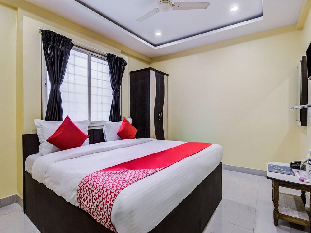 OYO 27822 Amrut Executive