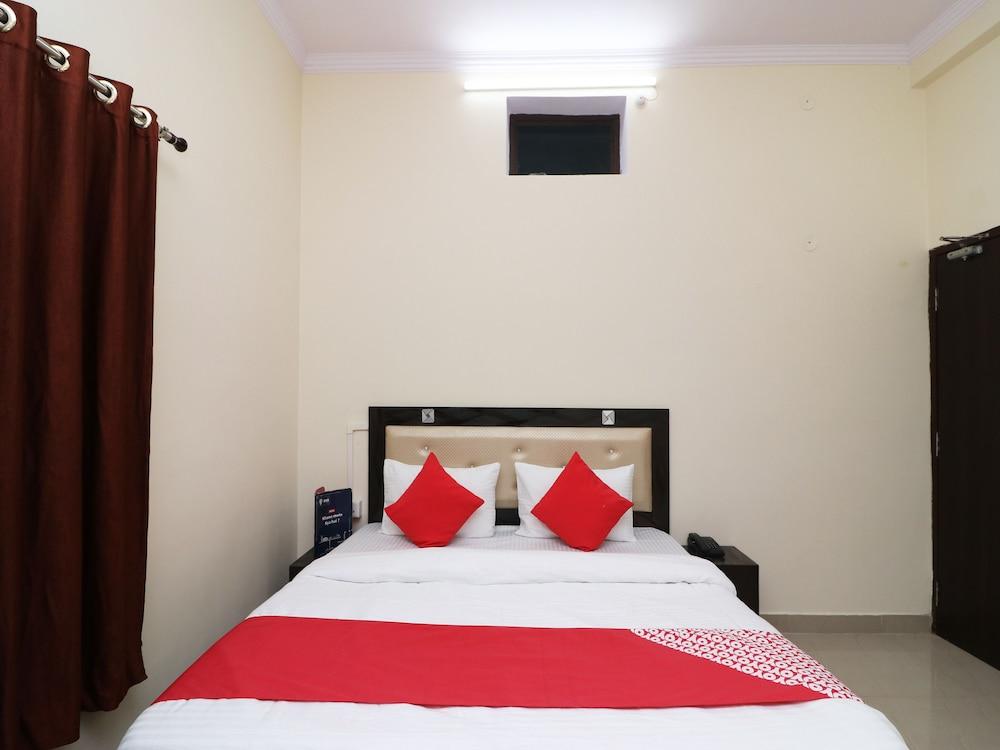 OYO 24823 Amrit Guest House