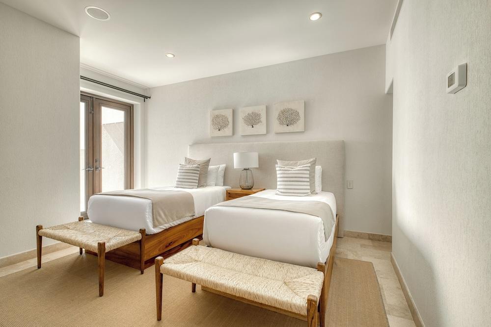 Playa de La Paz by Lumina