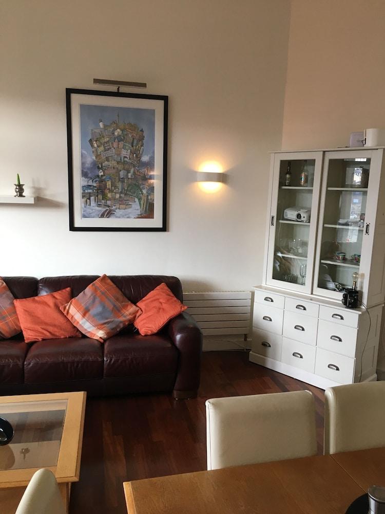 Week2Week Modern 2 Bedroom Apartment City Centre