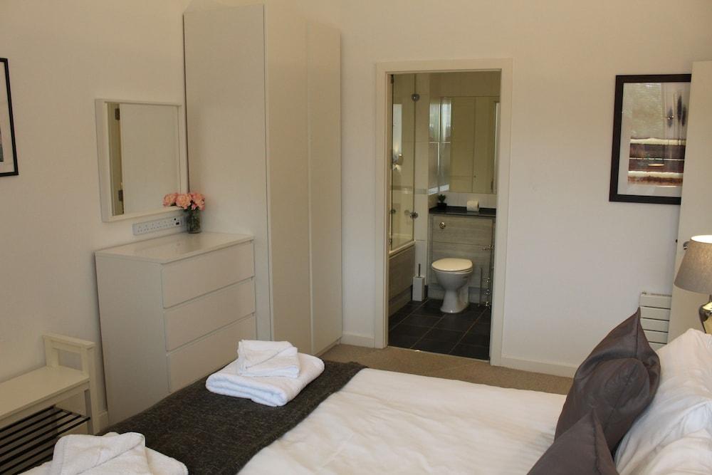 Week2Week Spacious City Centre Apartment with 2 En-suites