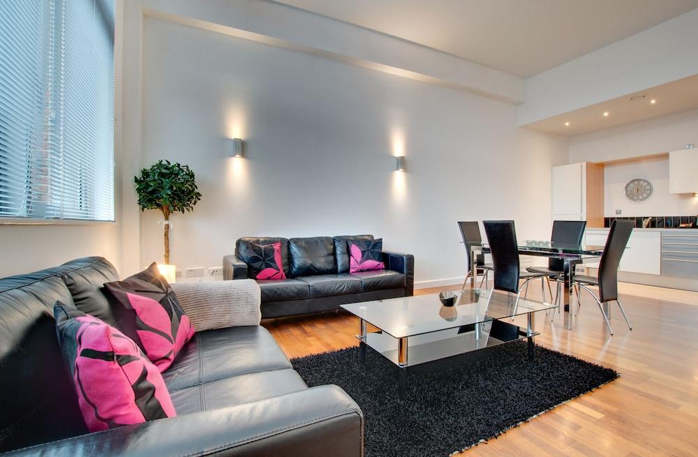 Week2Week Executive Flat Newcastle