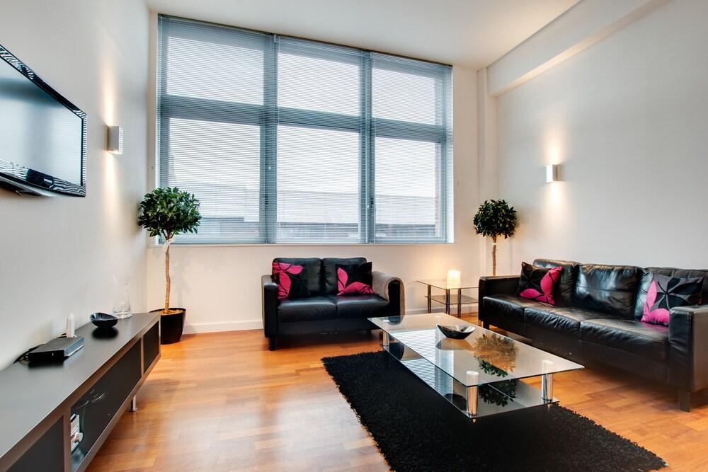 Week2Week Executive Flat Newcastle