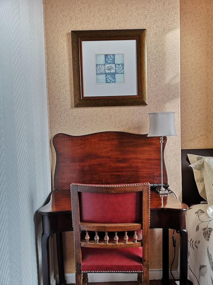 Chimneys Guest House