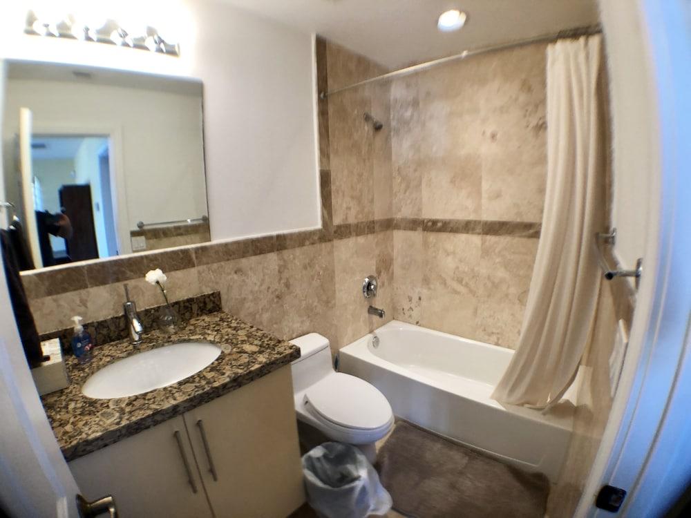 3BR Home wRooftop by Ideal Experience VR