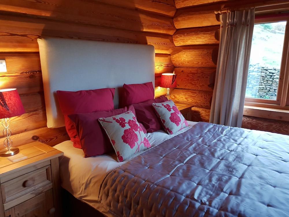 Newland Valley Log Cabins