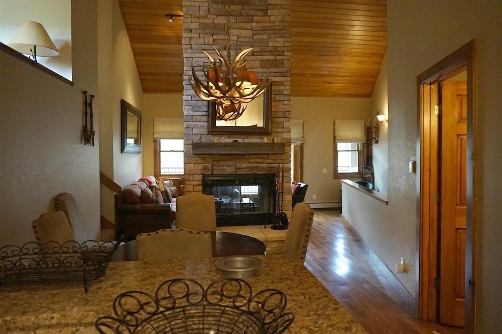 2 Bedroom Ski in, Ski out Luxury Residence Located on Fanny Hill in the Heart of Snowmass Village