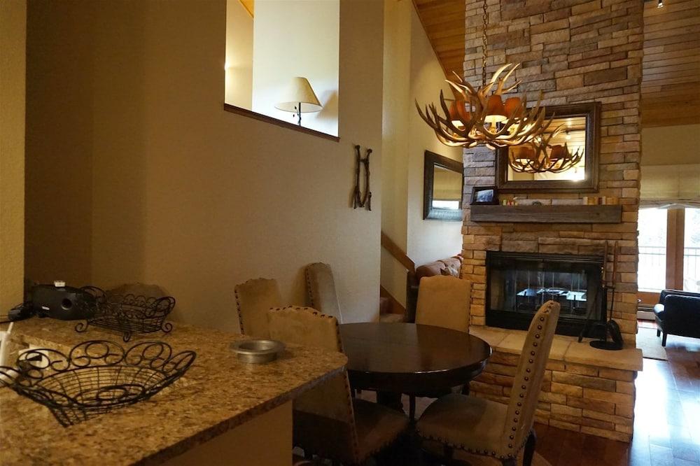 2 Bedroom Ski in, Ski out Luxury Residence Located on Fanny Hill in the Heart of Snowmass Village