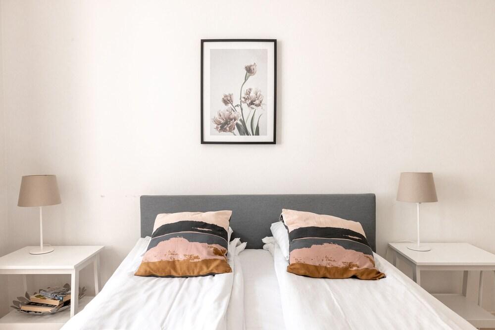 2ndhomes Beautiful & Modern 1BR Home with Central Location