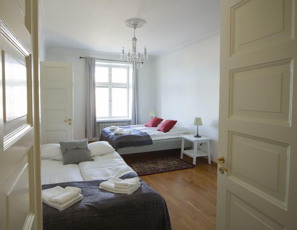 2ndhomes Stunning Top Floor Residence with 2BR & Sauna