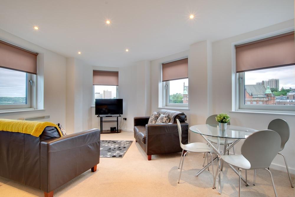 Week2Week City Centre 5th Floor Apartment