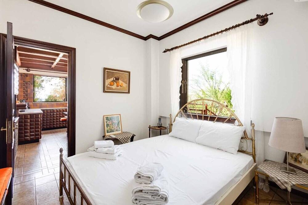 Malt Beachfront Villa Mola Kalyva