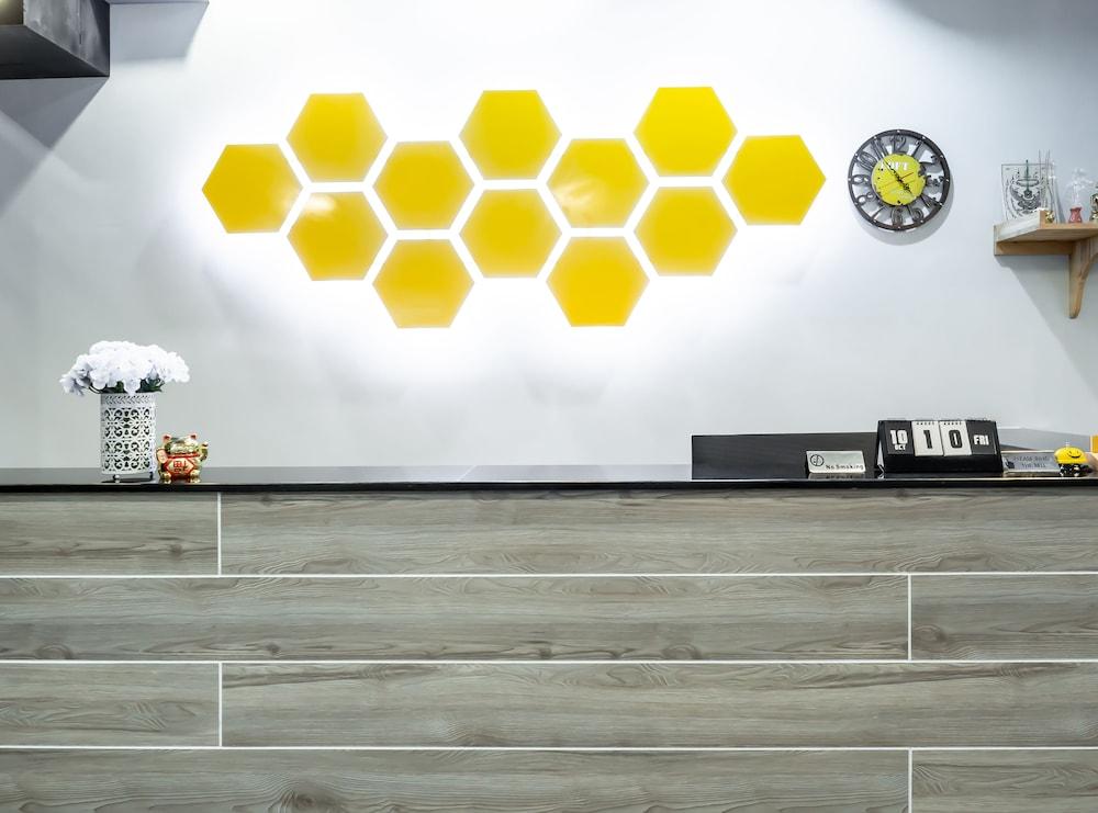 Ray Coffee Bar & Hostel - Adults Only