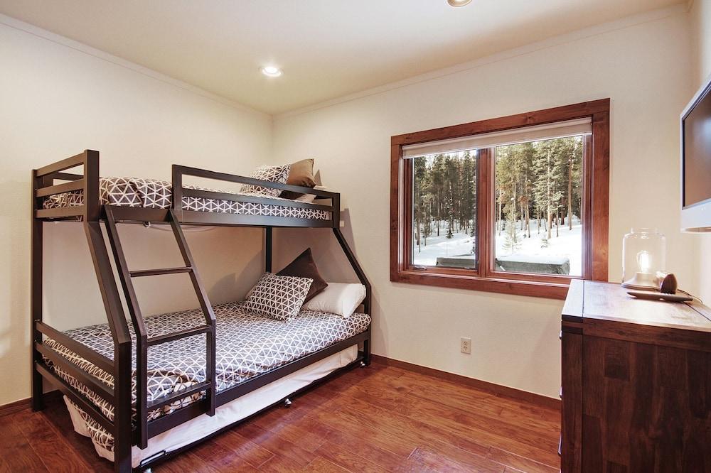 Summit Solitude  7 Bedroom Home by RedAwning