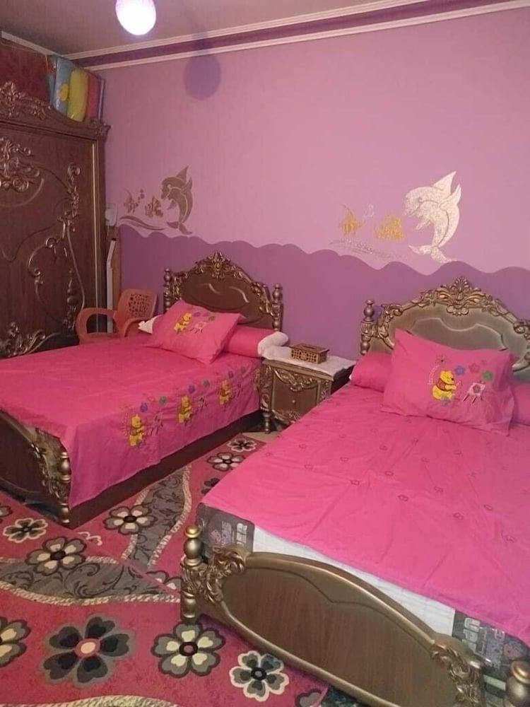 Faran Pyramids View lnn