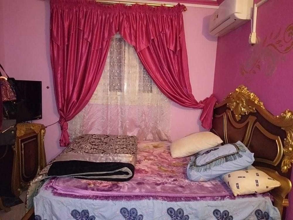 Faran Pyramids View lnn