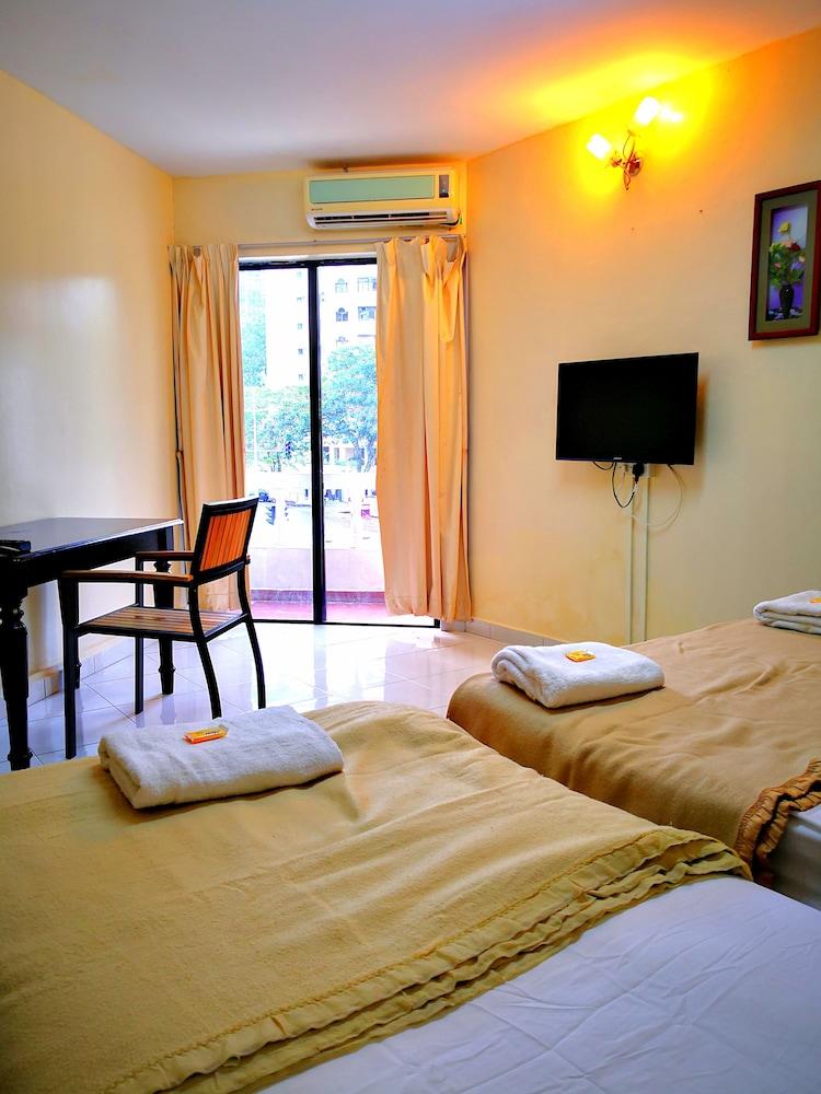 OYO 90159 Zahaar Hotel