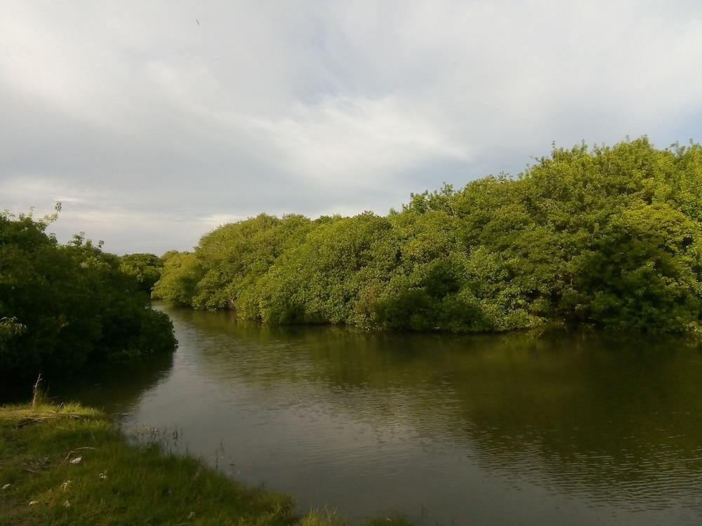 Aqua Front Yala Resort