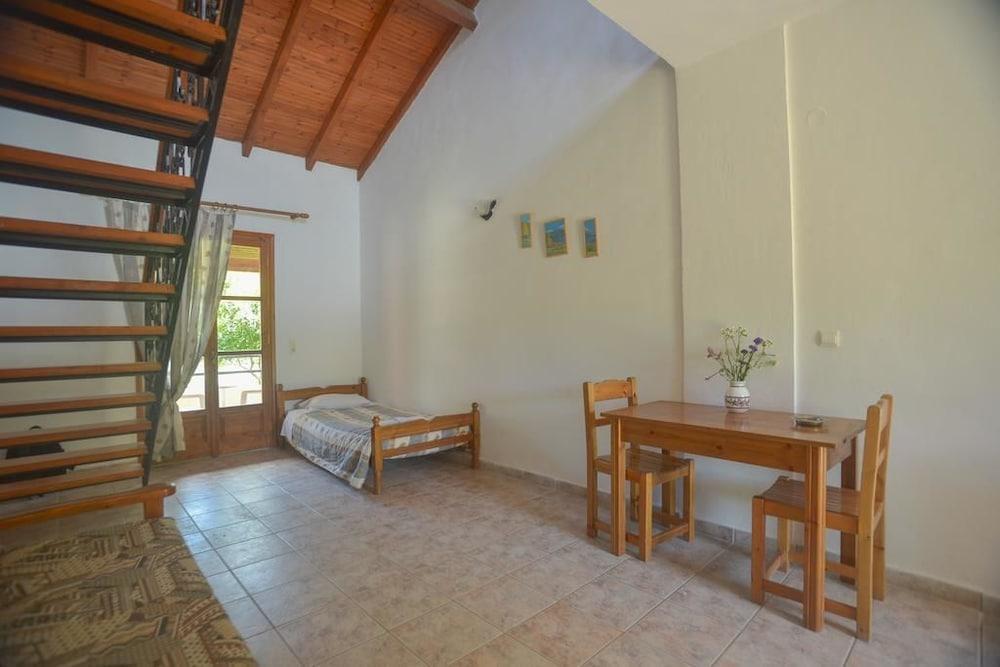 Alex Katerina Apartments