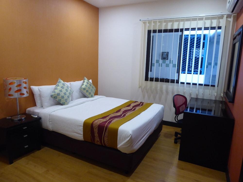 Rimbun Suites & Residences