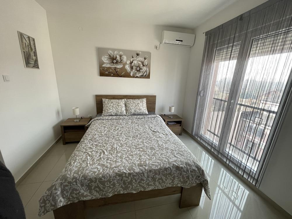 King Peter Apartments