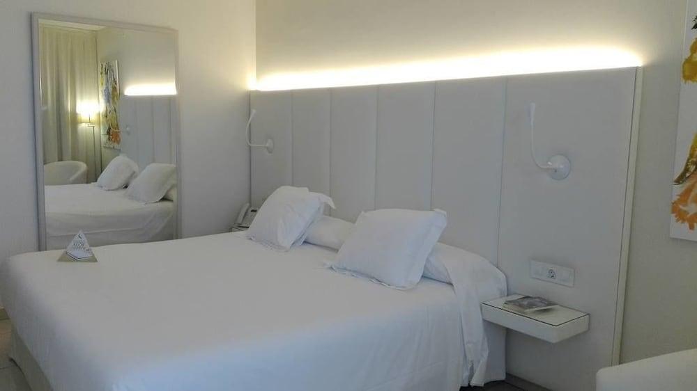 On Hotels Oceanfront - Adults Only