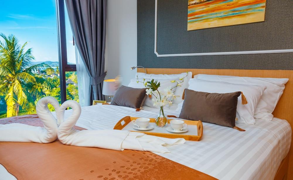 Aristo Beach by Holy Cow 513