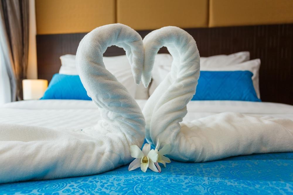 Aristo Resort Phuket 518 by Holy Cow