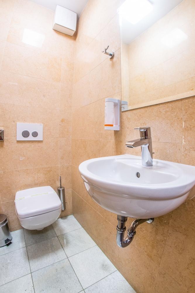 Alexandra Business Hotel