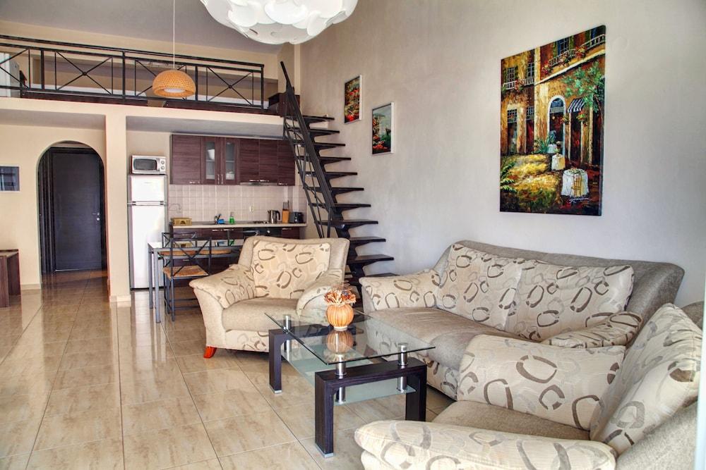 StayInn Bellevue Apartments