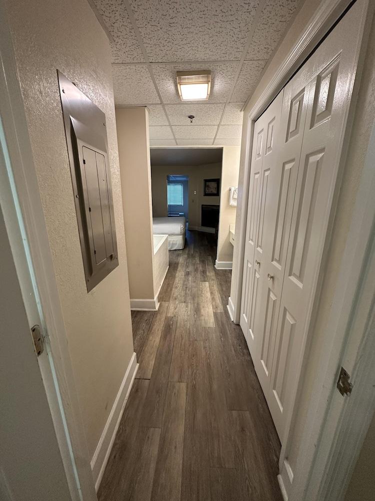 509 1bd 1 Bedroom Condo by RedAwning