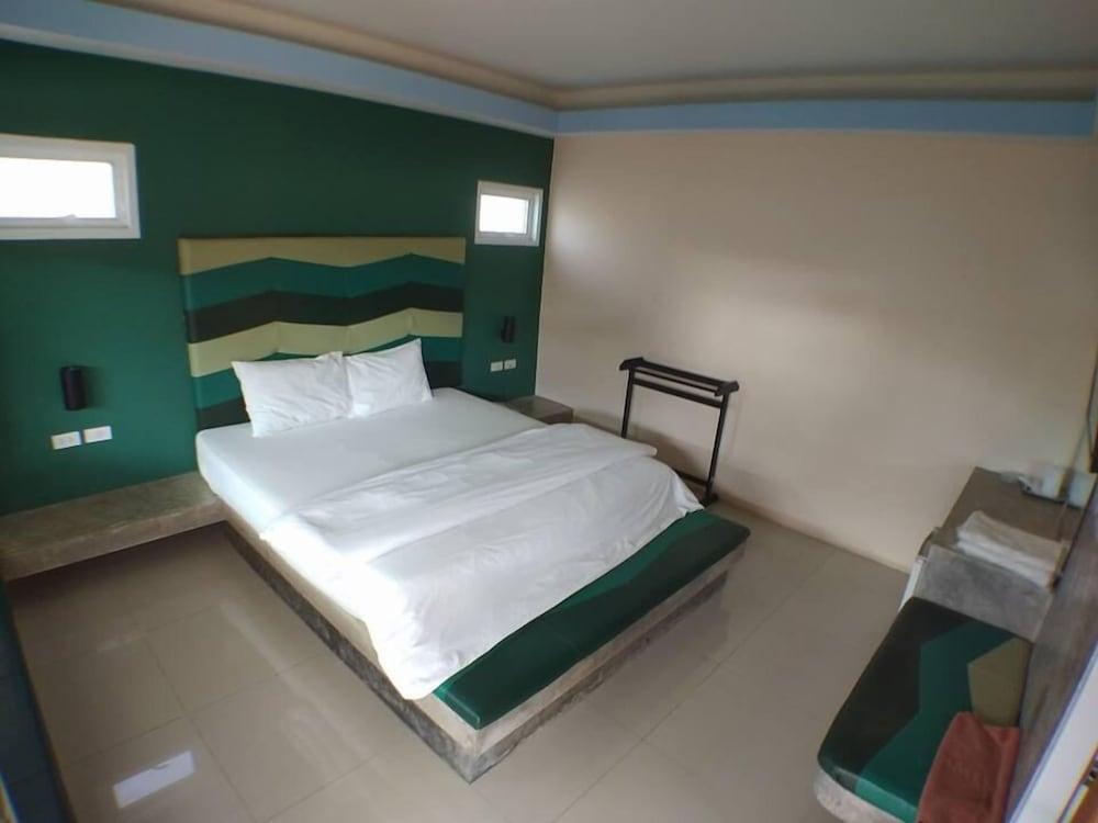 Suwannaphum Trang Resort