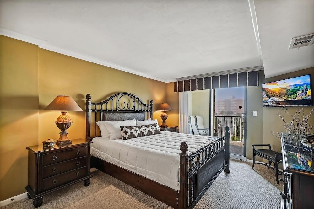 Inlet Reef 312 2 Bedroom Condo by RedAwning