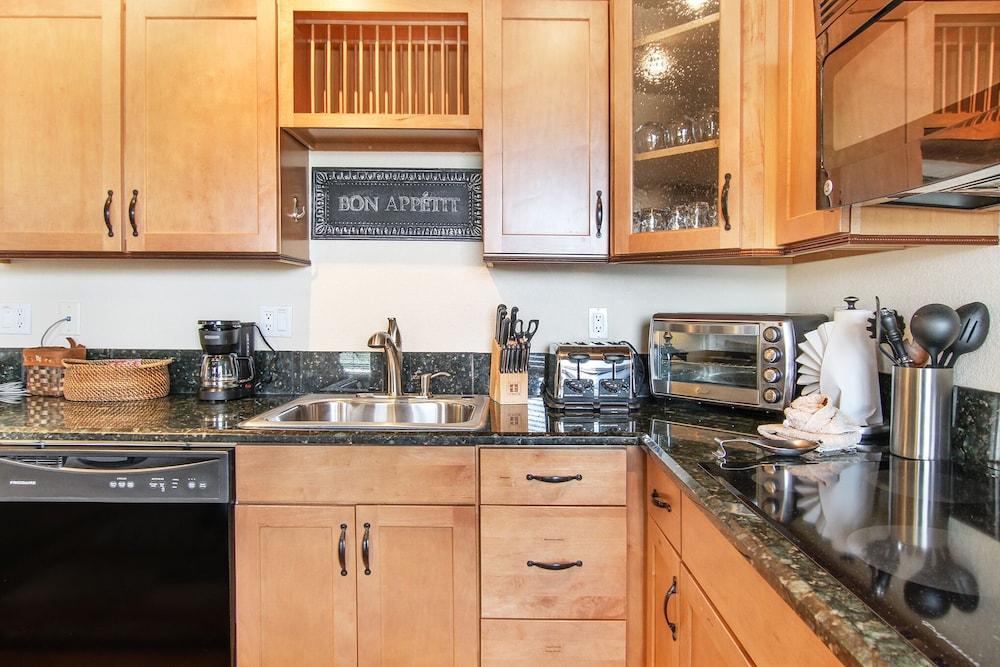 Macgregor Mountain 27c 1 Bedroom Condo by RedAwning