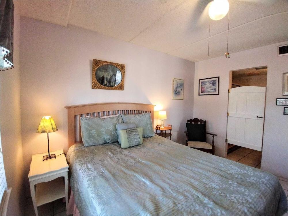 Surfside I 206 Minium 2 Bedroom Condo by RedAwning