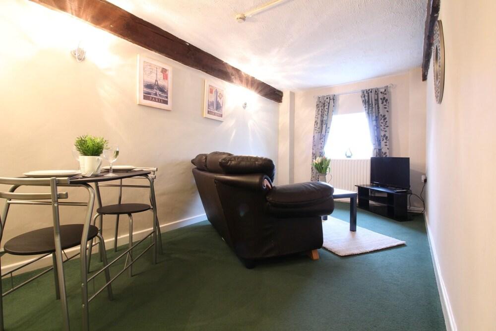 Roomtel Riverside Suites