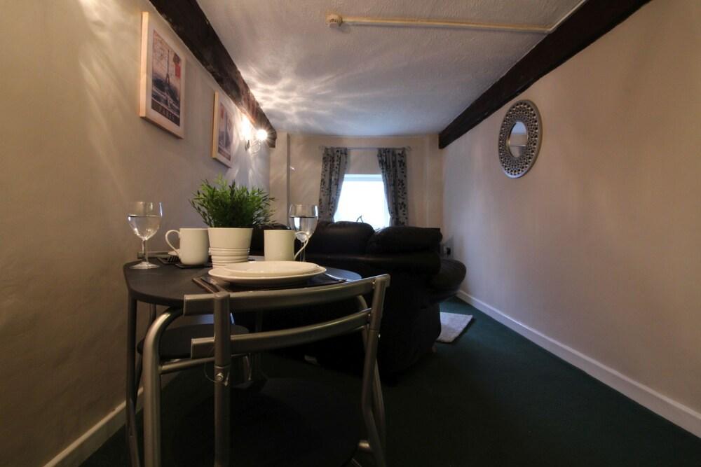 Roomtel Riverside Suites