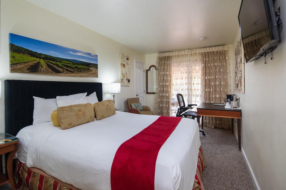 Vendange Carmel Inn & Suites