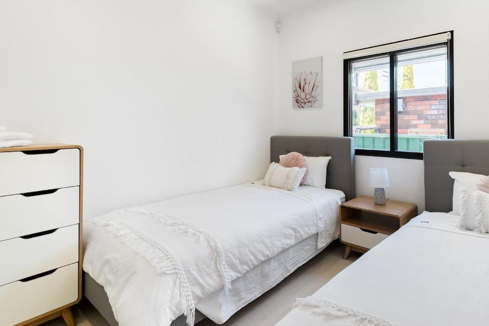 Studio 64 Oyster Bay Modern 3 Bedroom