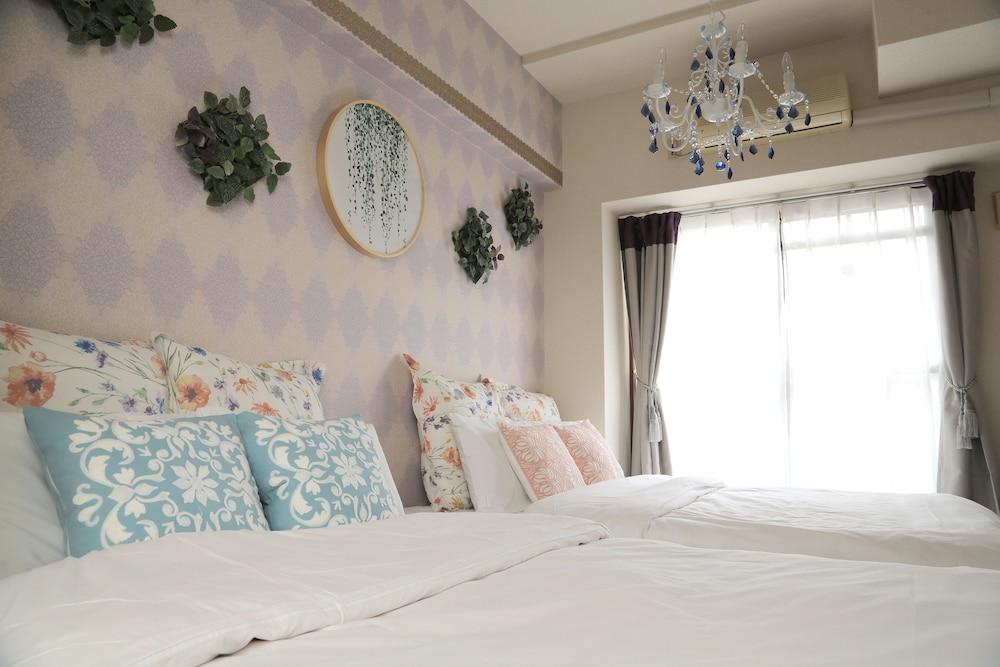 Grand Court Namba 305