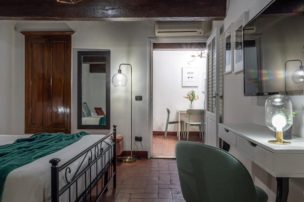 Wine Apartments Florence Ciliegiolo