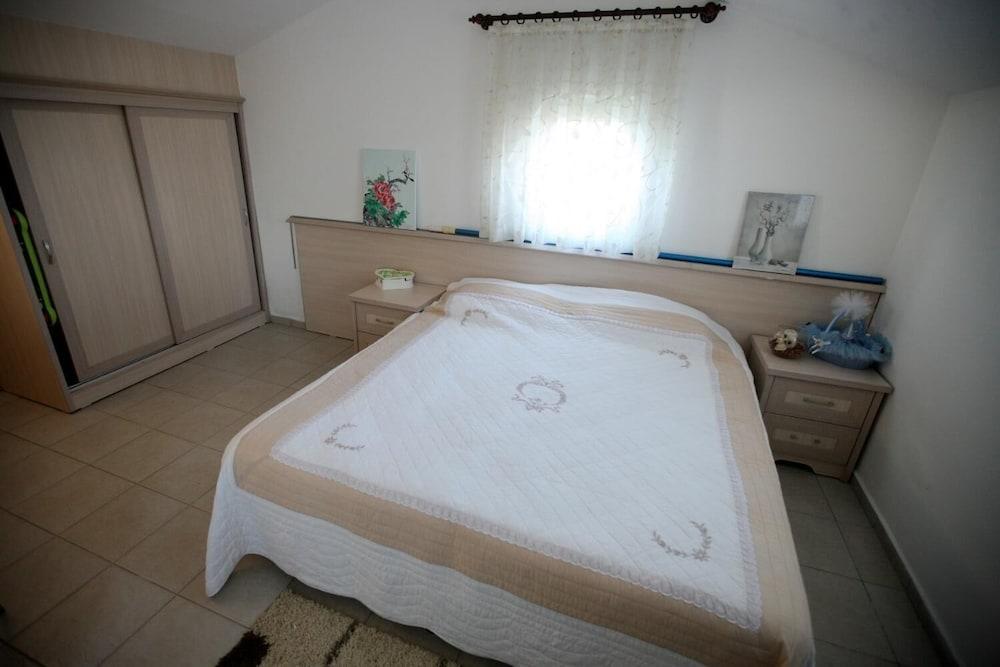 Villa Helios 1 by Elm