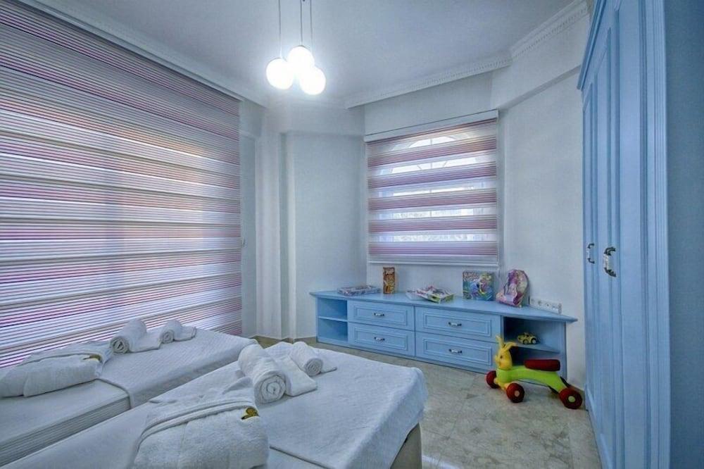 Villa Helios 1 by Elm