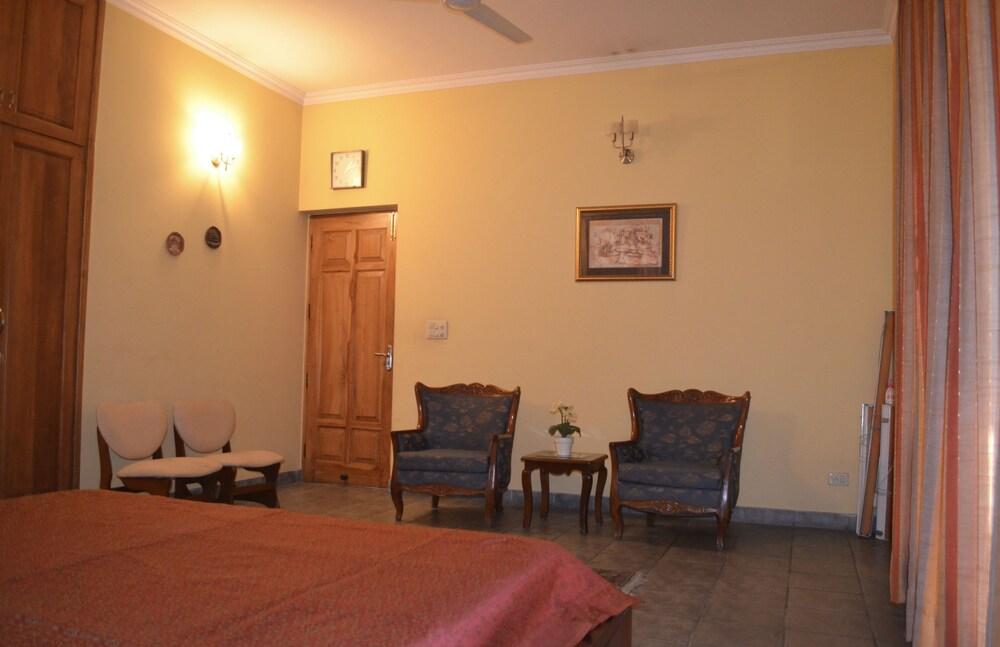 Malik's Villa Menage