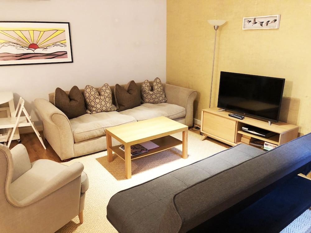 Myshortstay - Calvin Street