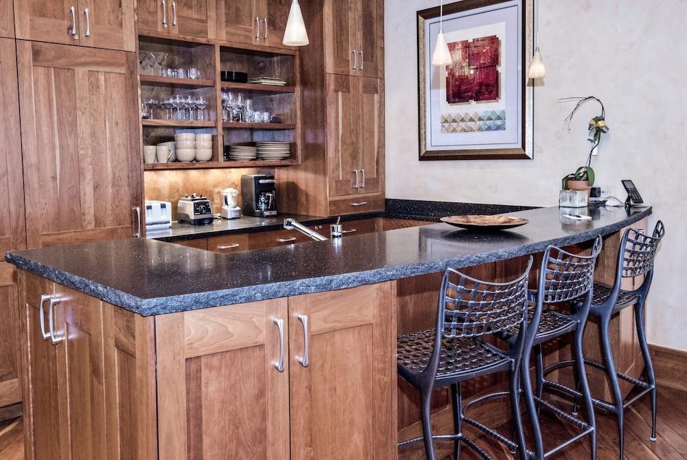 Lionshead Arcade #306 - 2 Br Condo