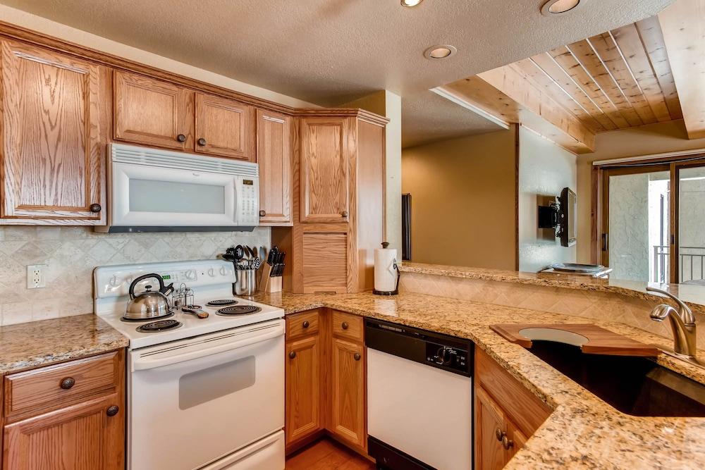 Recently Remodeled 2 Br Condo at the Plaza