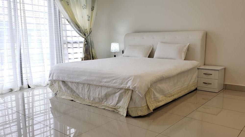 SR Home Stay at KLIA