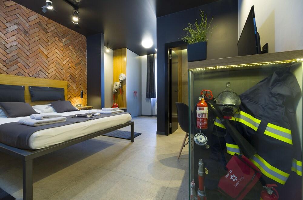 Split Industrial Design Rooms